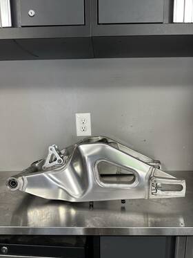 De2gc532qw34609 Abm Aprilia Tuono 1100 Rsv4 V4 Factory Oem Swingarm 2020