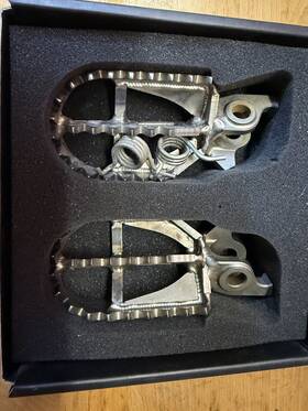 Rx002 Apex 2002-2025 Crf450r/250r Raptor Titanium Pre Owned Footpegs