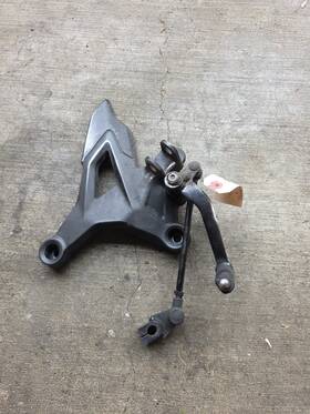 6kmv-143000-8100 Cfmoto 22-25 2022 Cf Moto 300ss Front Left Foot Peg Mount Bracket Gear Lever Shifter