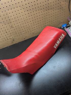 1lr-24770 Genuine Yamaha #1lr-24770 1986 - 1990 Yz80 Oem Used Seat Assembly #1387
