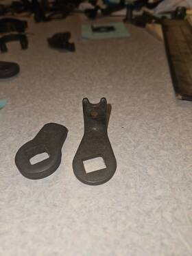 13203-36 Harley-davidson 13205-36 Vintage Oem Spring Bracket Plate And Leg Stop 13203-36 Harley-davidson 13205-36 Vintage Oem Spring Bracket Plate And Leg Stop
