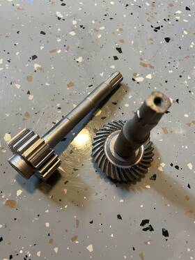 1532-29 Harley-davidson 45 Flathead Dl D Dld Two Piece Generator Bevel And Drive Gear Shaft 1929