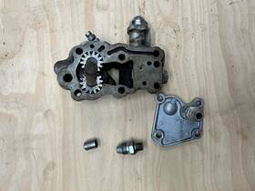 26201-48 Harley-davidson Panhead Motor Oil Feed Pump Body Gears Cover Studs
