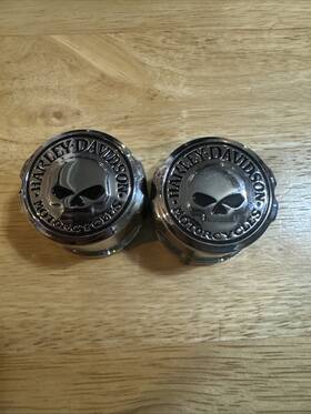 43000096-hdc Harley-davidson Willie G Skull Front Axle Nut Covers
