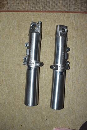 46496-00 Harley-davidson 46498 Oem Polished Set Fork Sliders Pn - 00 46496
