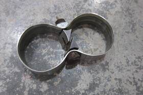 65043-01a Harley-davidson 2001 Oem Double Exhaust Clamp Bracket Vrsc Vrsca Vrod