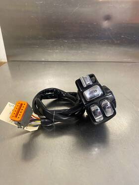 71567-66 Harley-davidson 1999 E/g U/c Flhtcui Front Left Hand Controls Horn Assembly