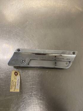 90670-93 Harley-davidson 1993 E/g Classic Flhtc Right Saddlebag Latch Assembly 90670-93 Harley-davidson 1993 E/g Classic Flhtc Right Saddlebag Latch Assembly