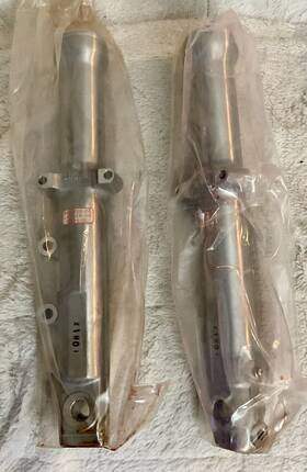 R45928-00 Harley-davidson 2000 -05. G590-l G594-r Dyna Sportster Fork Legs Slider