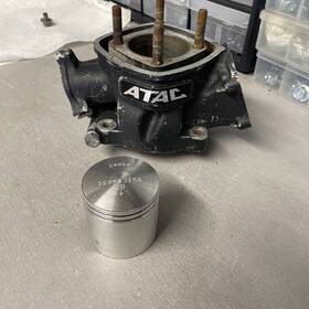 12100-gc4-730 Honda 1984 84 Cr80r Cr 80 R Atac Oem Cylinder Jug And New Piston Needs Repair