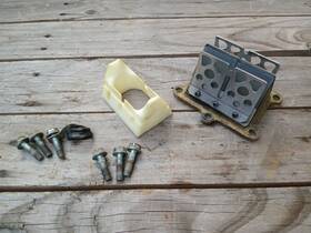 14100-kz3-013 Honda Used 1989 Cr 250r Reed Cage Reeds Bolts 14100-kz3-013 Honda Used 1989 Cr 250r Reed Cage Reeds Bolts