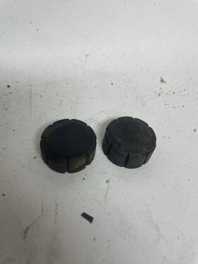 17611-449-010 Honda 1979-1987 Front Rubber Fuel Tank Grommets Vt1100 700 Cx500 650 Cmx Cb 450