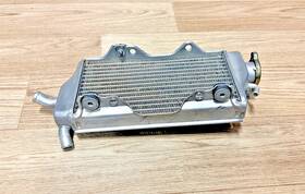 19010-kz4-j25 Honda 2000-2001 Cr125r Oem Right Fill Side Radiator Nice