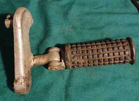 50630-268-810 Honda 35150-268-810 Cb-77 305 Cb72 250 Superhawk Oem Right Footpeg And Bracket