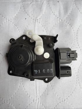 36520 Honda Mkc A01 2022 Super Cub 125 Seat Lock Actuator Oem