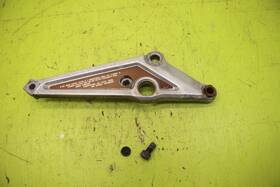50620-me1-670 Honda 1982-1983 Cb750sc Nighthawk Right Footpeg Holder Muffler Stay Original Oem