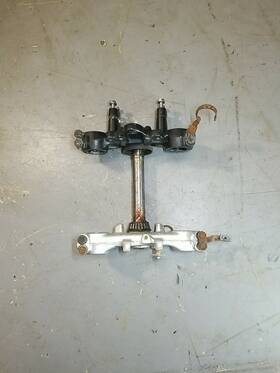 53230-kb7-010 Honda 1982-83 Xl250r Dual Sport Triple Tree Steering Stem Clamp Xl 250 R Mount