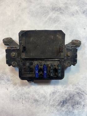 570819 Honda 1984 Shadow Vt700c Fuse Panel