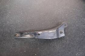 64513-mb9-770 Honda 1982 1983 Gl1100 Goldwing Front Right Side Lower Cowl Fairing Stay Bracket