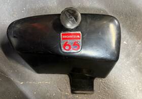 83600-035-000 Honda 1965-69 Oem S65 Sport Black Right Side Cover Panel With Emblem And Knob