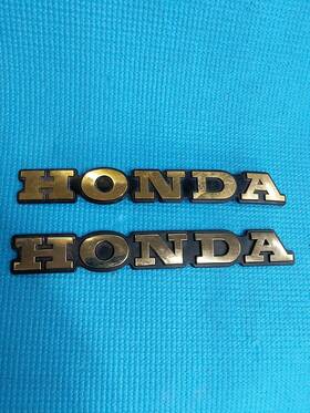 87122-390-780 Honda Pair Of Used Oem Fuel Tank Emblems Decent Shape