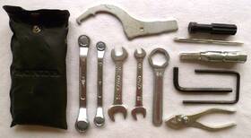 89010-mt4-000 Honda 1991 Original Vfr750 Tool Kit #89010-mt4-000 Like New