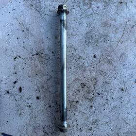 90121-kk0-000 Honda Xr250r Xr200r Swingarm Bolt Axle Pivot Shaft 1984 1985