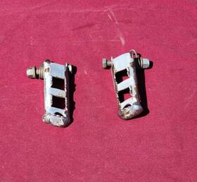 151305101 Husqvarna 79-82 Husky Foot Pegs Set With Springs And Bufo Bolts 250 390 420 Ahrma