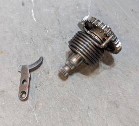 13066-1093 Kawasaki Kx60 Kick Start Shaft Starter Spindle Gear Spring 1994-2003