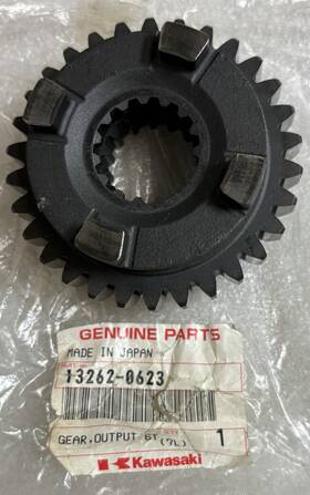 08-10zx-10r Kawasaki 13262-0623 Oem 6th Output New Take Off Exelent Condition