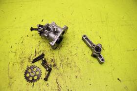 16082-1083 Kawasaki 1987-1990 Ninja 750r Zx750-f Oil Pump Gear Sprocket Assembly