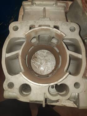 Kawasaki 167367742568 89-04 Kx500 Cylinder Needs Re-chromed