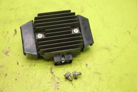 16073-1051 Kawasaki 21007-1050 1984-1985 Vn700 4 Cyl Regulator Bracket Oem