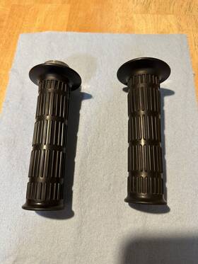46075-028 Kawasaki 46019-038 1980 Kz1000 Left And Right Grips P/n S Good Cond