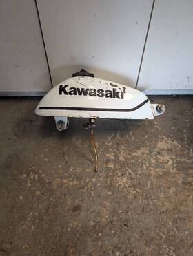 51001-064 Kawasaki 1976-1980 Kv75 Mt1 Oem Fuel Gas Tank Lid Petrol Reservoir