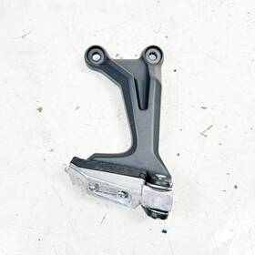 35063-1351-18r Kawasaki Original Oe 2017-2024 Ninja 650 Z650 Rear Right Footpeg Step Stay