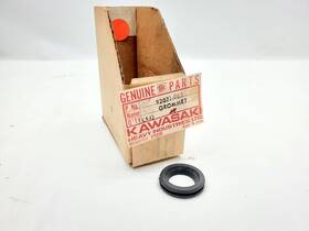 92071-065 Kawasaki Original Oe Nos New Right Side Cover Grommet H1 H2 S1 S2 S3 G3 Kh G3ss