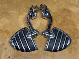 4528 Kuryakyn Iso Wings Chrome Adjustable Foot Mount - Long Arm Harley 1-1/4