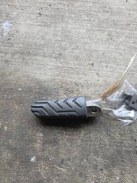 Gu32443211 Moto Guzzi 06-08 2007 Norge 1200 Rear Right Foot Peg Rest Step Pad