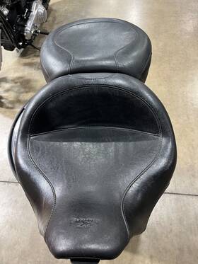 76033 Mustang Standard Touring One-piece Seat For Harley-davidson
