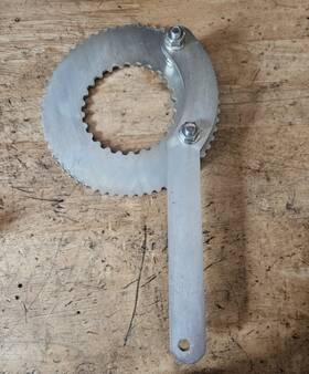 06-1015 Norton Commando Clutch Locking Tool