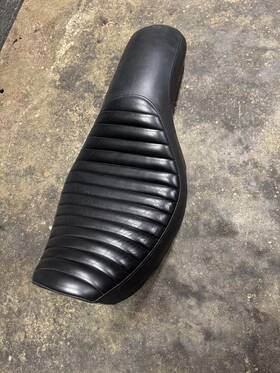 806-04-148 Saddlemen Seat Profiler Tuck And Roll Black Harley Fxdl