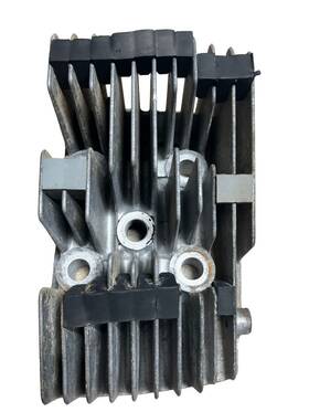 11111-18620 Suzuki Cylinder Head Right Oem 1974 Gt250 Motorcycle