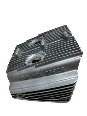 11172-18620 Suzuki 11171-18620 Cylinder Cover R.h. L.h. 1974 Gt250 Motorcycle