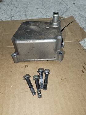 11370-35f00 Suzuki 2000 - 2006 Gsx-r Crankcase Air Breather Cover Oem