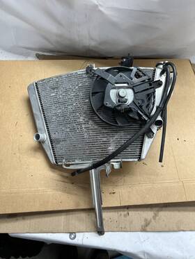 17710-47h10 Suzuki 2012 - 2016 Gsxr1000 Radiator Engine Cooling System Overflow Tank Fan