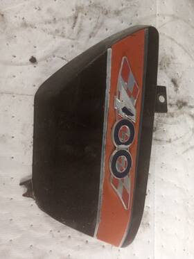 47111-32000-184 Suzuki 1972 Ts400 Right Rh Side Cover Badge Apache