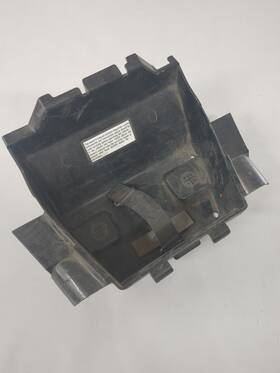 92211-48e01 Suzuki 47435-02f01 2002 Marauder Luggage Box And Strap /