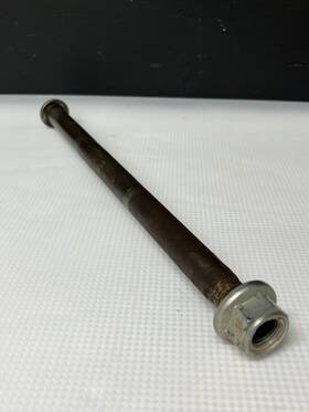 61211-07g10 Suzuki 2004 04-08 Ltz400 Quadsport Swingarm Pivot Shaft Oem