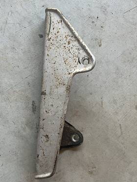 61310-26101-126 Suzuki Tm75 Ts75 1974-1977 Rear Chain Guide Case Oem